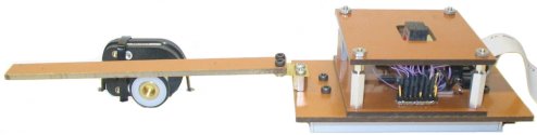 Figure 2b: Picture of the VBD apparatus. The tactile display is mounted on an horizontal slider. An horizontal bar connects the display to a rotary encoder.